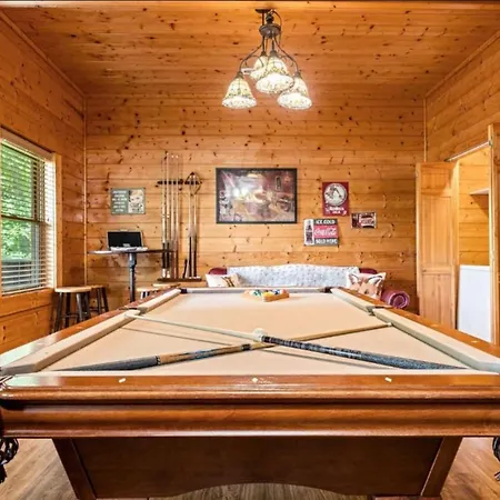 Misty Mountain Game Room And Hot Tub